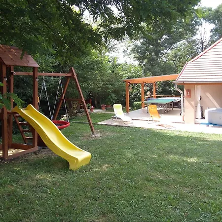 Hollos-patak Vendeghaz 度假居