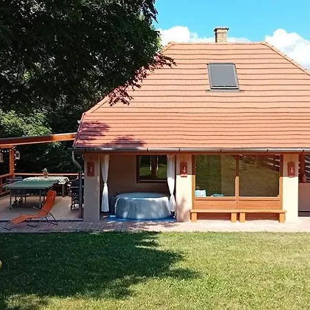 Hollos-patak Vendeghaz 度假居 *