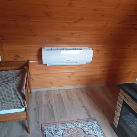 Hollos-patak Vendeghaz 度假居 *